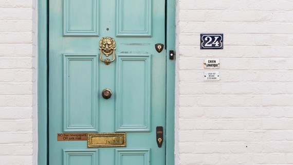 Door with no bell