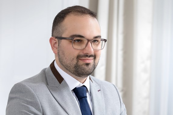 Alex Evans lawyer photo
