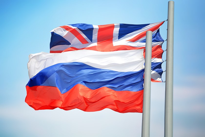 russia-x-uk-flags